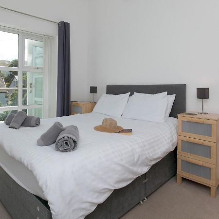 Pass The Keys 2 Bed Sea View Apartment With Balcony Parking Benllech Εξωτερικό φωτογραφία