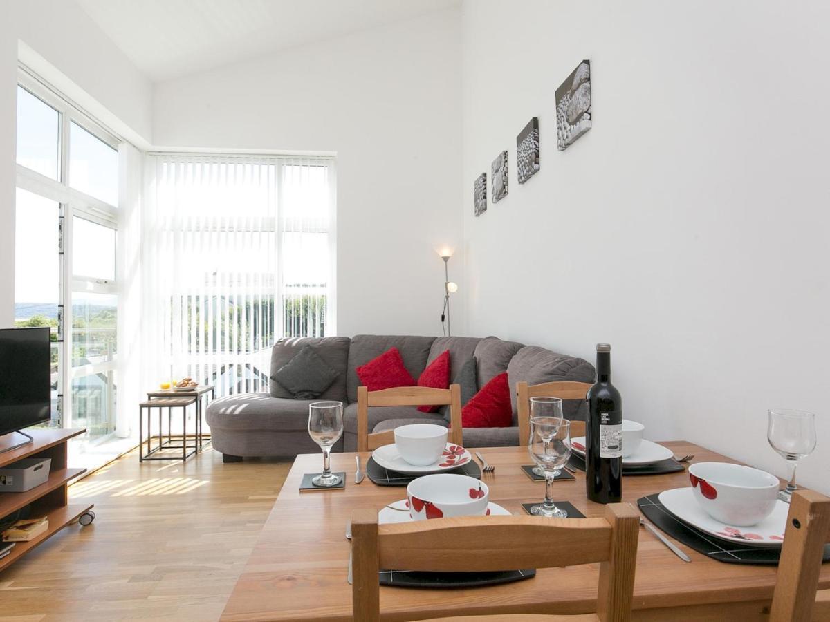 Pass The Keys 2 Bed Sea View Apartment With Balcony Parking Benllech Εξωτερικό φωτογραφία