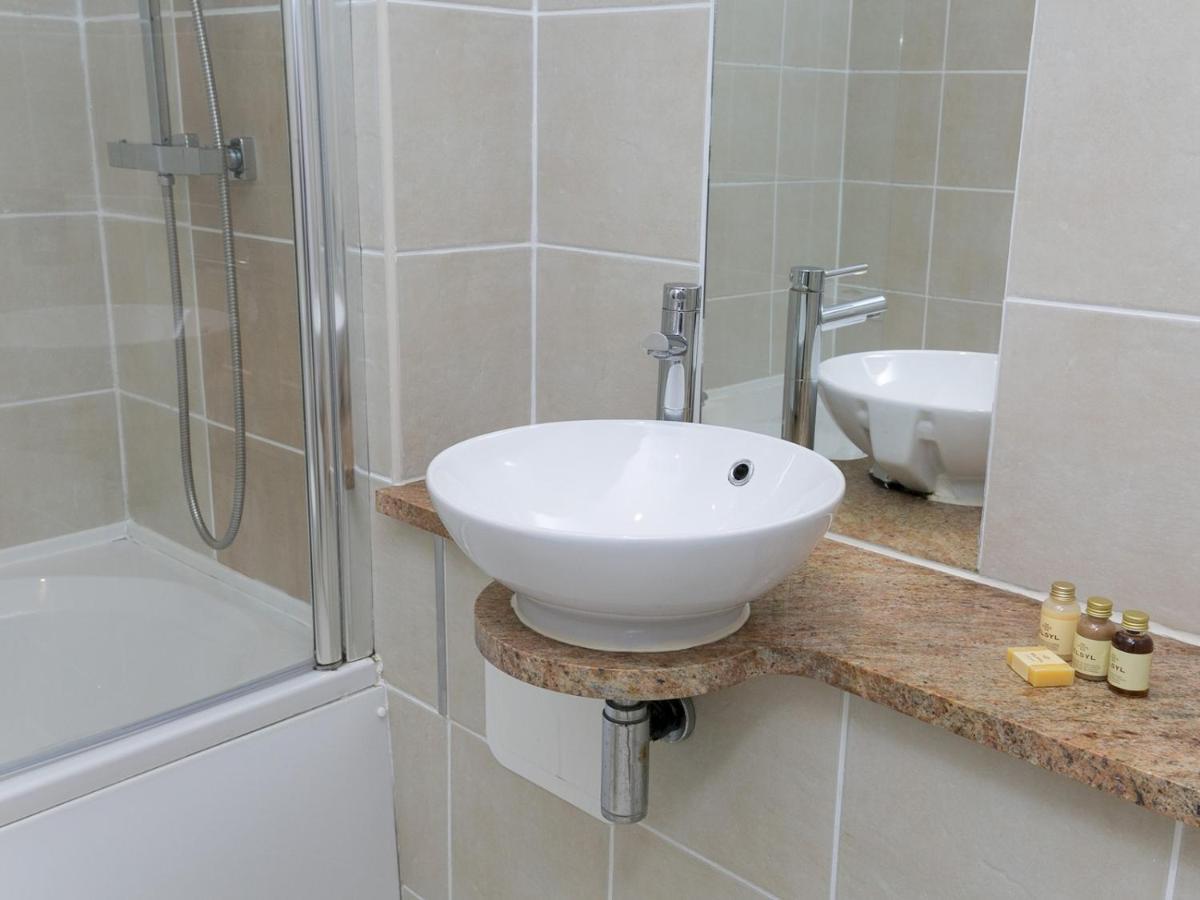 Pass The Keys 2 Bed Sea View Apartment With Balcony Parking Benllech Εξωτερικό φωτογραφία