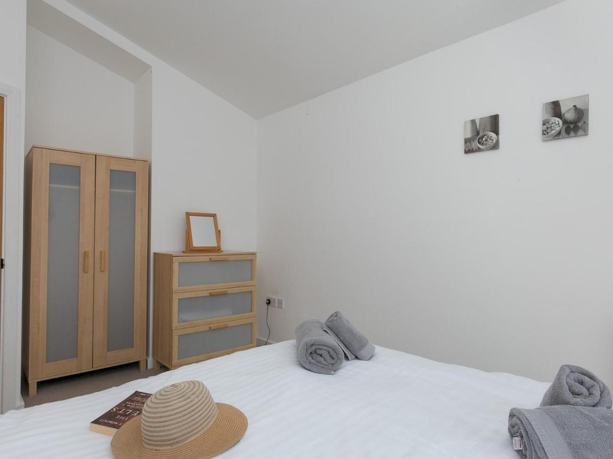 Pass The Keys 2 Bed Sea View Apartment With Balcony Parking Benllech Εξωτερικό φωτογραφία