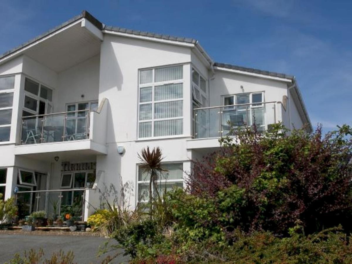 Pass The Keys 2 Bed Sea View Apartment With Balcony Parking Benllech Εξωτερικό φωτογραφία